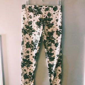 black and white floral patterned leggings